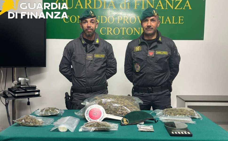 Blitz antidroga: scoperto un chilo di marijuana destinata alle piazze di spaccio, arrestato 35enne 52 Marijuana guardia finanza 02