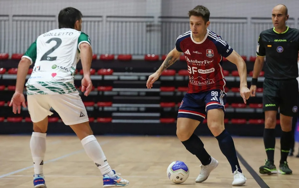 Pirossigeno Cosenza Futsal, impresa ad Avellino: 4-2 alla Sandro Abate e primo successo esterno 198 Pirossigeno Cosenza