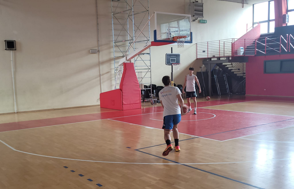 Rende, 2 milioni per il Polifunzionale di Quattromiglia: nuova piscina riabilitativa e palestra più efficiente e sostenibile 53 Polifunzionale di Quattromiglia campo basket