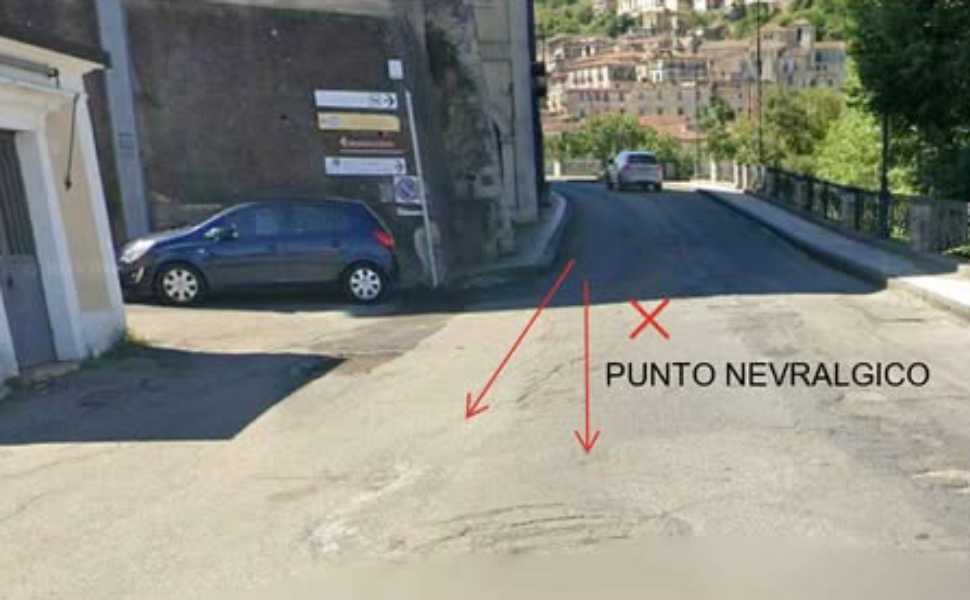 Cosenza, sicurezza su via San Francesco: «tamponamenti e pericolo per i pedoni, è tempo di agire» 52 Via san francesco cosenza segnalazione