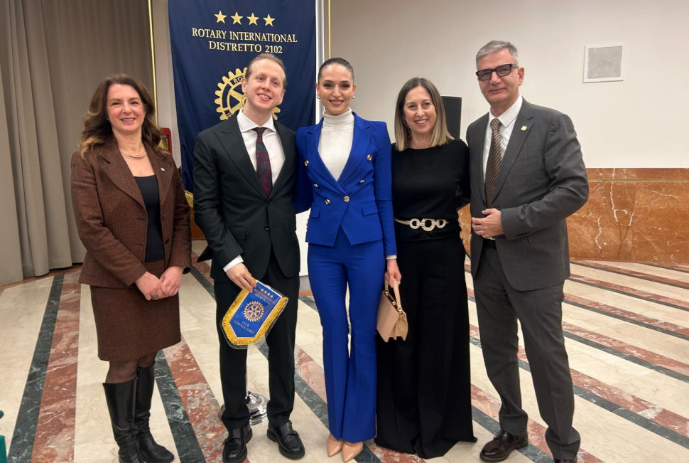 Dizione, public speaking e comunicazione. Giacomo Eva svela il potere della voce all’evento Rotary Cosenza Nord 52 Rotary Cosenza Nord Comunicare