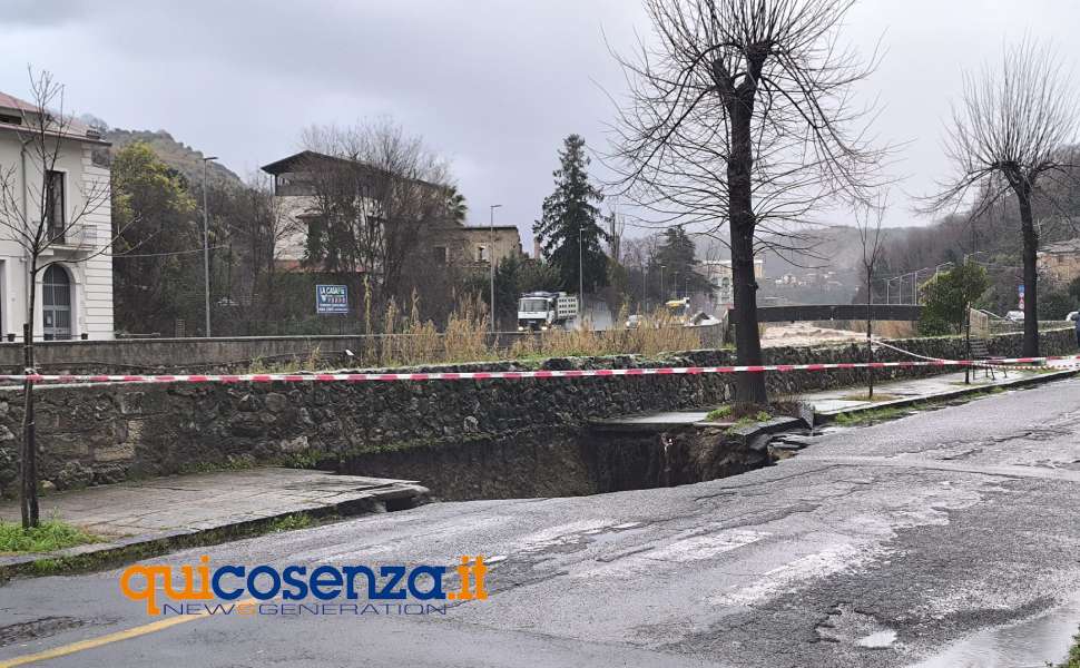 cedimento strada lungo crati spirito santo cosenza 01