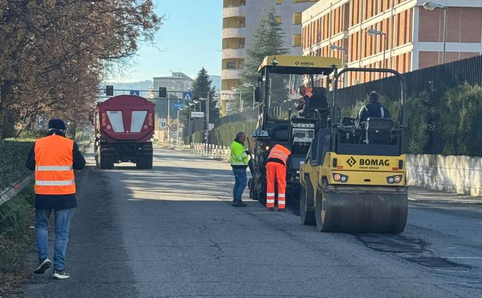 Cosenza, maxi intervento per oltre 1 milione di euro: ripartiti i lavori per ripristinare il manto stradale 51 cosenza manto stradale