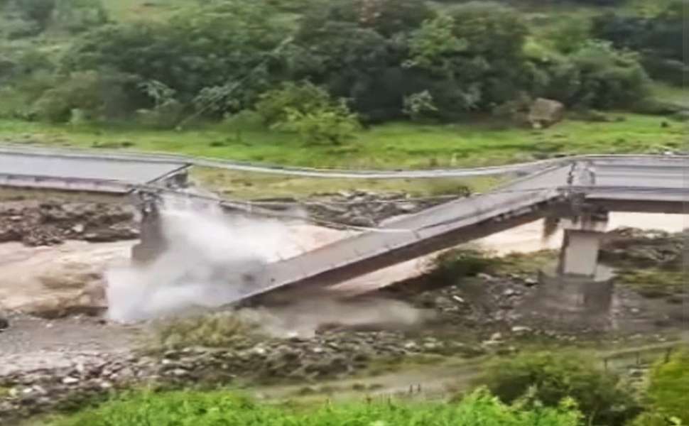 Ponte di Longobucco crollato, danno erariale da 4,5 milioni: quattro persone a giudizio 80 crollo ponte longobucco 03