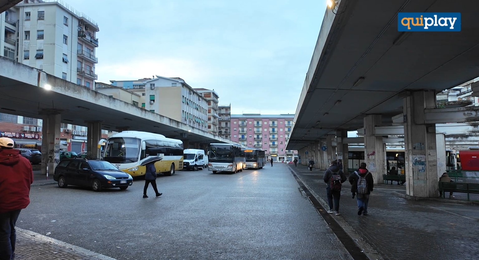 Autostazione di Cosenza, nuova aggressione: donna ferita gravemente nel centro cittadino