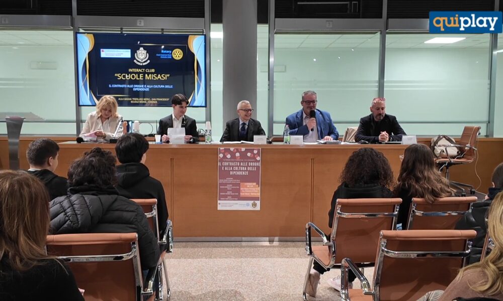 Cosenza: Capomolla incontra gli studenti, “droga e disagio sociale, rischi da non sottovalutare”