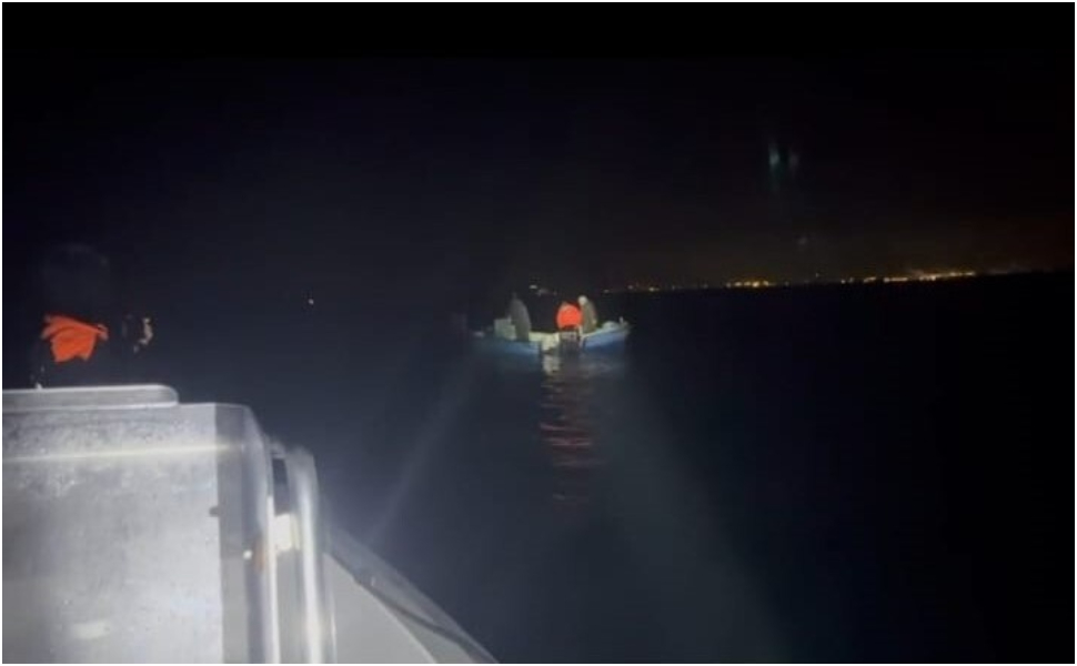 Blitz notturno contro la pesca illegale: sequestrati 90 chili di novellame 52 guardia costiera pesca novellame 03