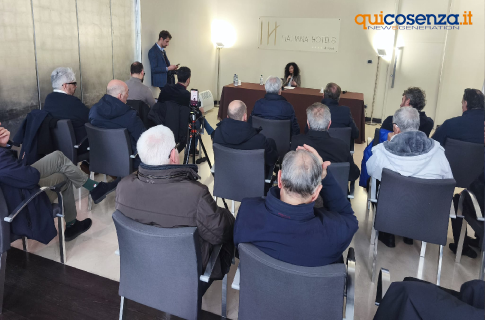 Cosenza: l'ex assessore Pina Incarnato all'attacco: «La mia revoca? Una ritorsione. Torto alla città, non solo a me» 52 Pina Incarnato conferenza stampa