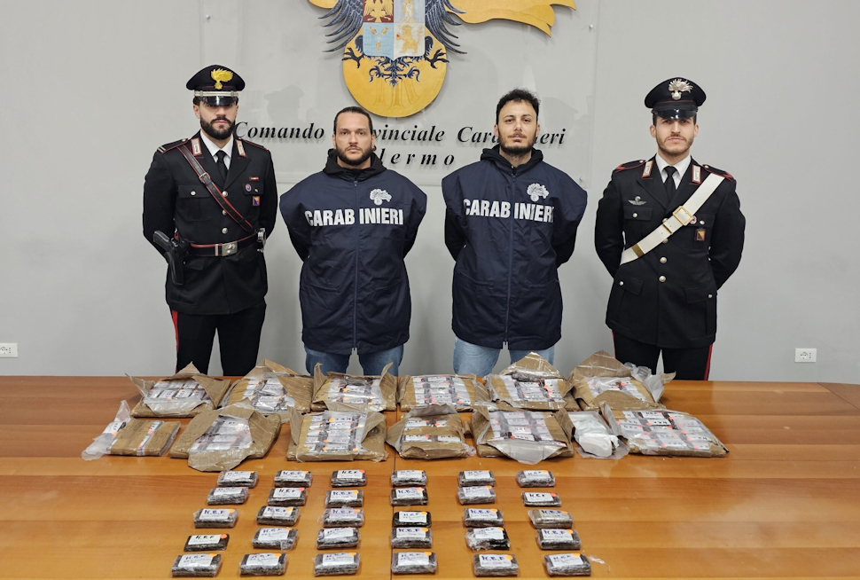 Nell’auto truccata una "cassaforte mobile" con 20 chili di droga. Arrestati padre e figlio 52 20 chili di droga in auto arrestati padre e figlio