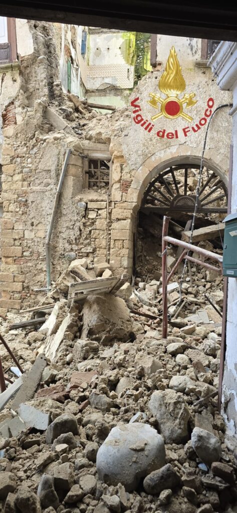 Crollo nel centro storico di Cosenza, nuovo sopralluogo del sindaco: “Si lavora senza sosta” 53 3144eeec a427 46e1 9043 dd9c3269b6ff