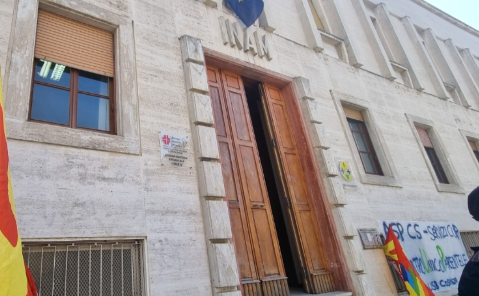 Screening Tumori Asp Cosenza, nessuno risponde. USB «3 emergenze da affrontare subito» 52 Asp-Cosenza-lavoratori Usb protesta screening