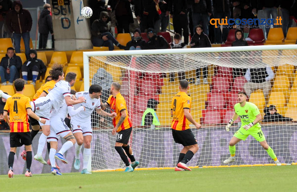 Benevento-Cosenza 1-1: Beretta risponde a Salvemini. I lupi agganciano la Salernitana al terzo posto 52 Benevento-Cosenza Calcio Goal Beretta
