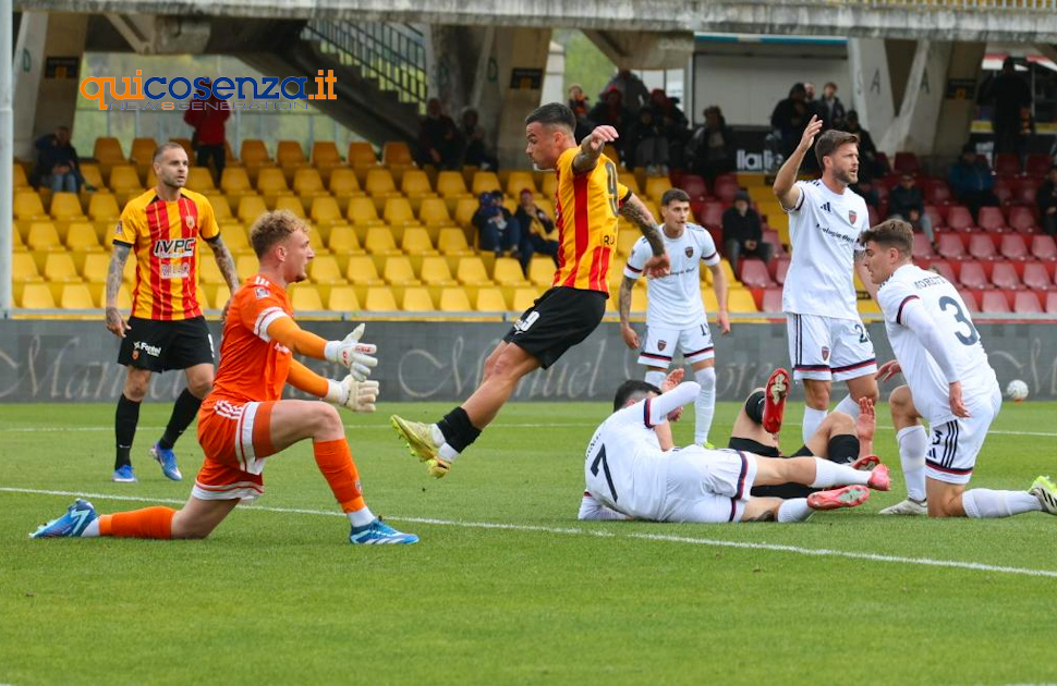 Benevento-Cosenza 1-1: Beretta risponde a Salvemini. I lupi agganciano la Salernitana al terzo posto 53 Benevento-Cosenza Calcio