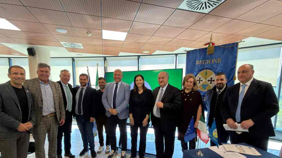Calabria, la rivoluzione green parte dalle scuole: 1,2 milioni di euro per formare alla sostenibilità ambientale 53 Calabria_scuole_green