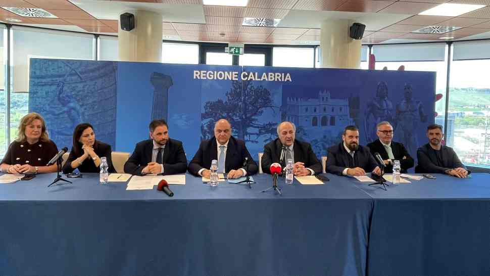 Calabria, la rivoluzione green parte dalle scuole: 1,2 milioni di euro per formare alla sostenibilità ambientale 52 Calabria_scuole_green