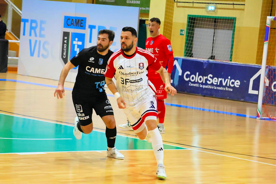 Lo scontro salvezza lo vince Treviso 4 a 2. Pirossigeno Cosenza KO nonostante il super gol di Arrieta 51 Came Treviso Pirossigeno Cosenza