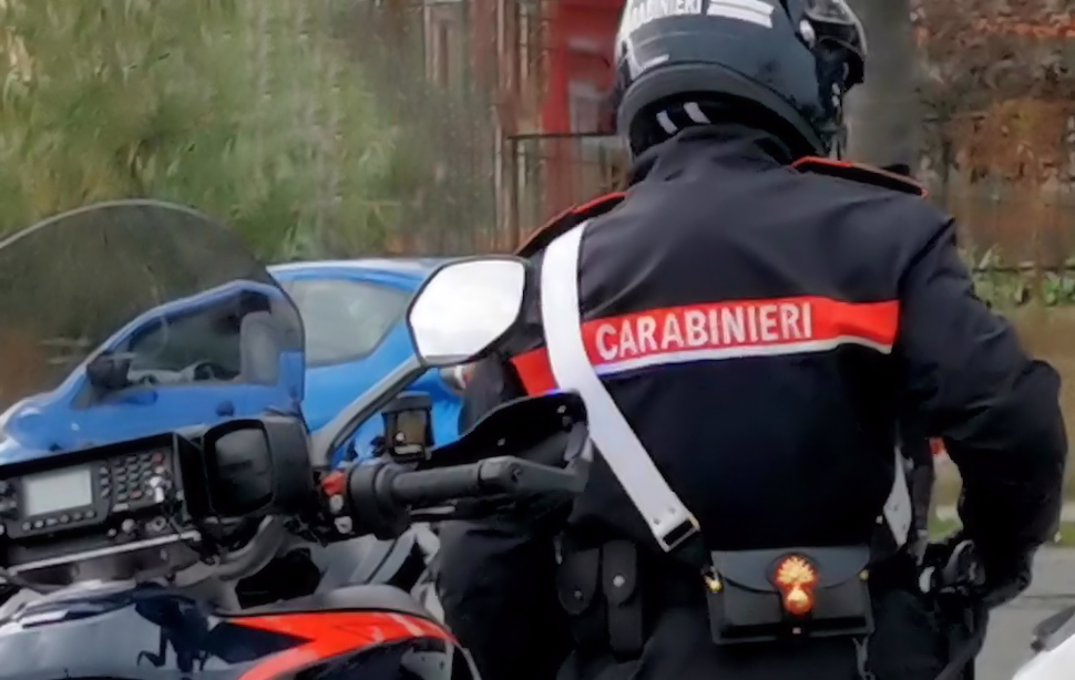 Carabinieri Fermato al cimitero