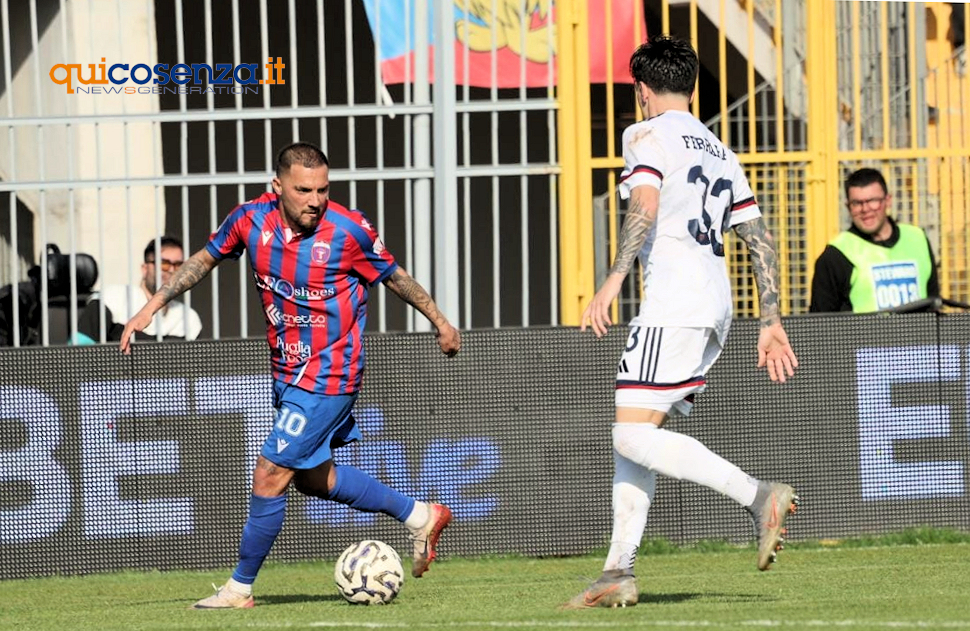 Si ferma la corsa del Cosenza Calcio. Doppio Chiricò regala il successo al Casarano, inutile l'1-2 di Cannavò 51 Casarano Cosenza Calcio