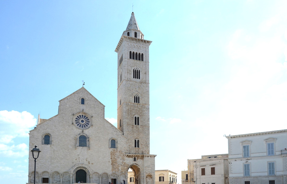 Il Marmo Biancone di Trani: la pietra naturale pugliese che ha conquistato il mondo 51 Cattedrale di San Nicola Pellegrino biancone di trani