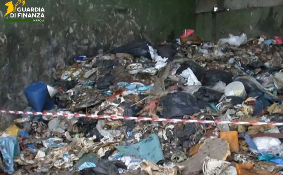Confisca Napoli rifiuti Cosenza