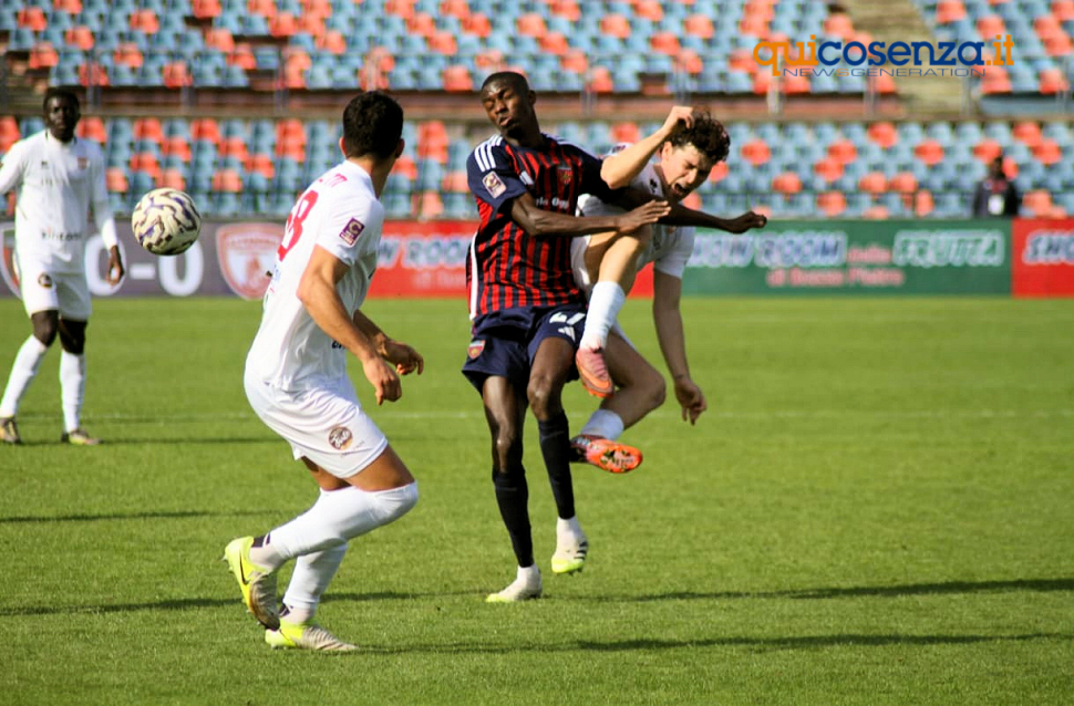 L'inzuccata di Beretta regala al Cosenza Calcio la terza vittoria di fila. Battuto 1 a 0 l'Altamura 54 Cosenza Altamura Ba