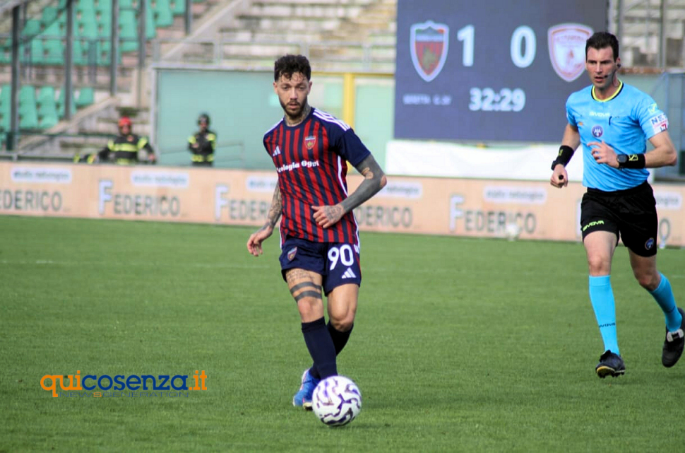L'inzuccata di Beretta regala al Cosenza Calcio la terza vittoria di fila. Battuto 1 a 0 l'Altamura 57 Cosenza Altamura Emmausso