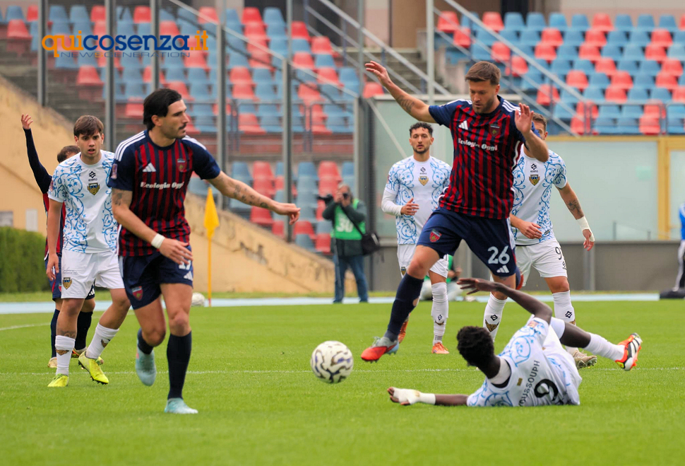 Cosenza-Latina 3-1: super Caporale e Cannavò firmano il sesto sigillo consecutivo al Marulla 54 Cosenza Latina_01