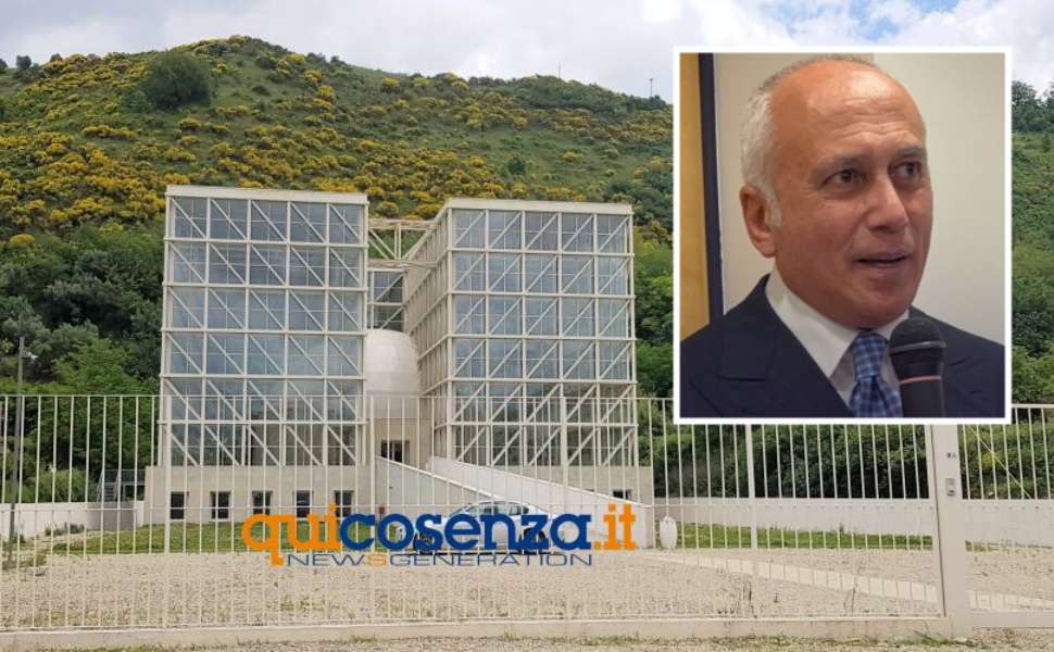 Il rilancio del Planetario di Cosenza, sopralluogo del sindaco: «struttura pienamente funzionante» 52 Cosenza-Planetario franz caruso