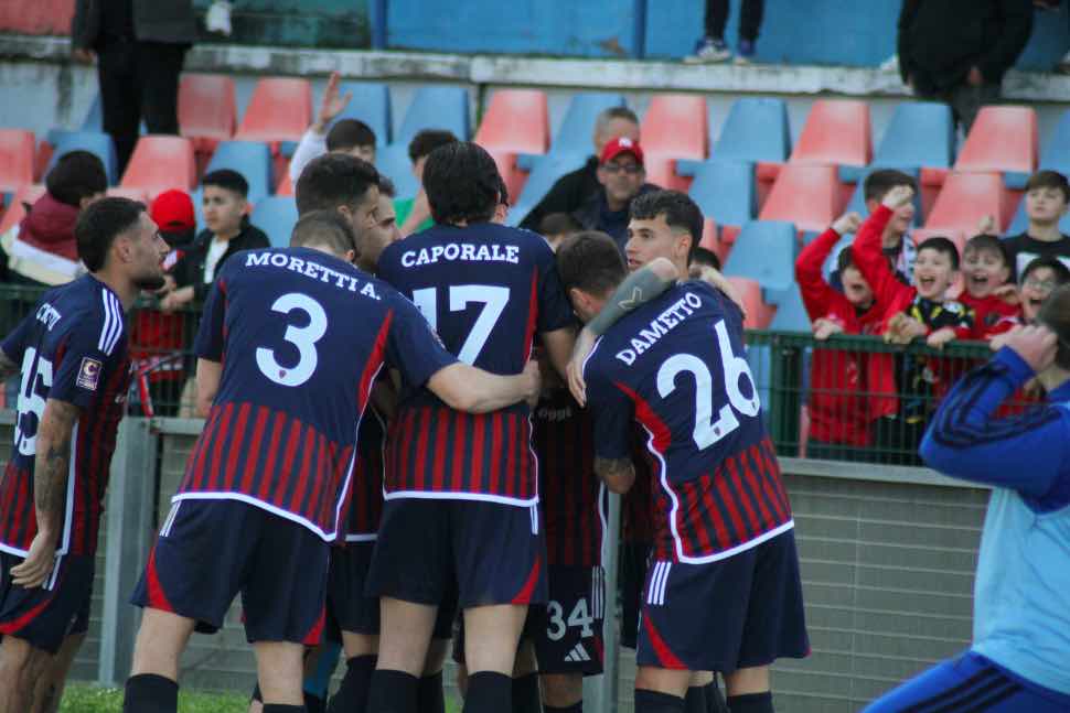 Il Cosenza vince contro il Sorrento, ma che partita pazza: è successo di tutto 51 Cosenza Sorrento
