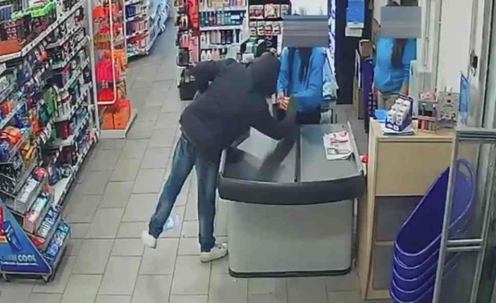 Cosenza: ai domiciliari il rapinatore di Via Piave - IL VIDEO 51 Cosenza_rapinatore