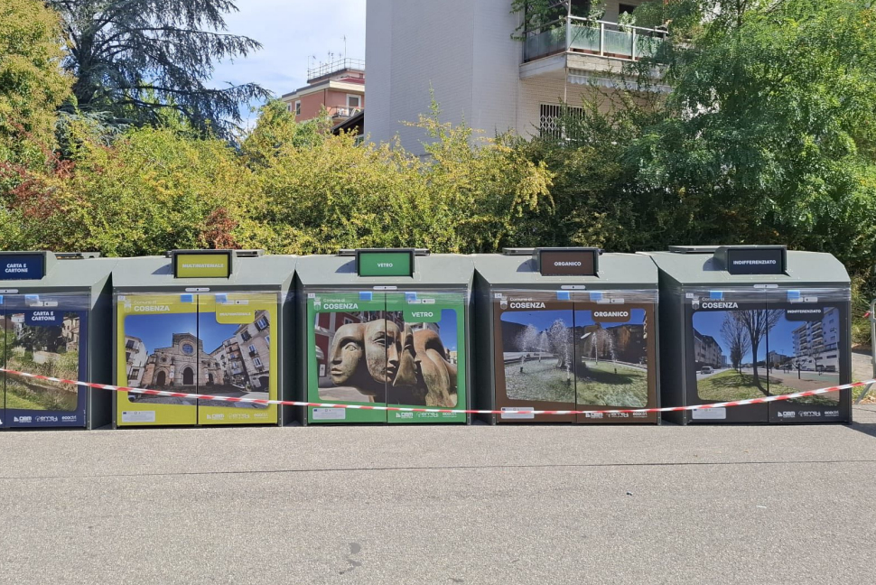Raccolta differenziata a Cosenza, completata la rete con 20 ecoisole attive e 3 “mangia plastica” 51 Ecoisole Cosenza