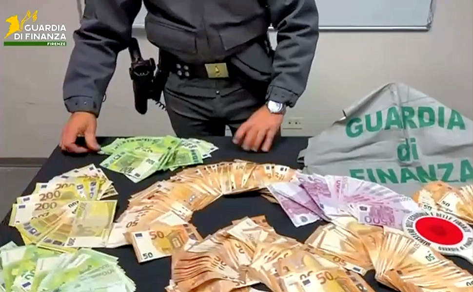 Lotta alle mafie, i tesori illeciti scovati dalle fiamme gialle: più di 3,3 miliardi e 33 tonnellate di droga 51 Finanza soldi sequestri
