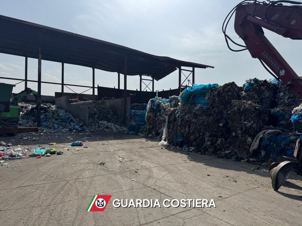 Traffico internazionale di rifiuti: smaltimento illecito verso la Grecia. Sequestrata azienda di Tarsia 52 Foto 04