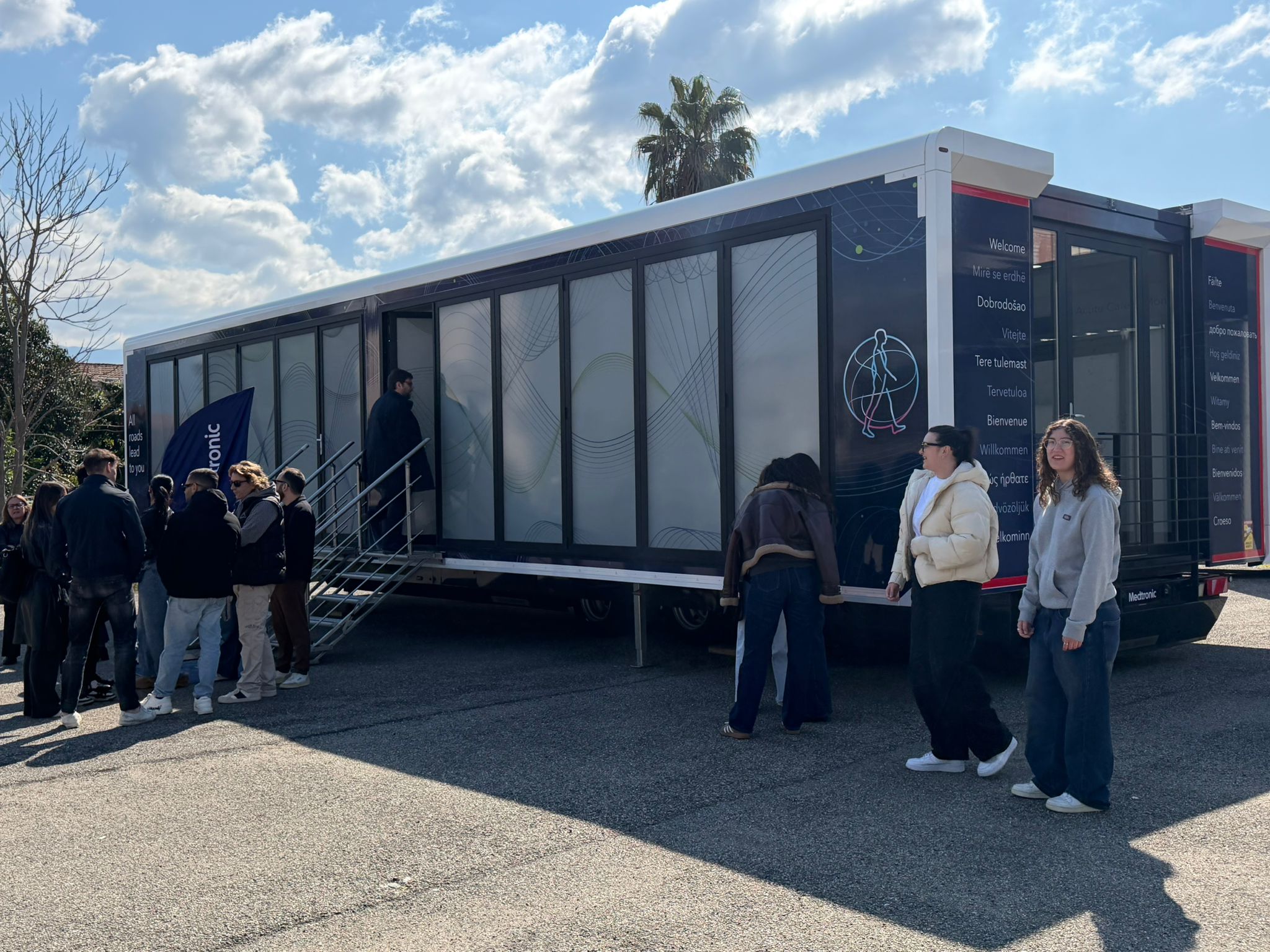 All'Annunziata fa tappa il truck Medtronic: innovazione e formazione per medici e operatori sanitari 53 Foto 1 2