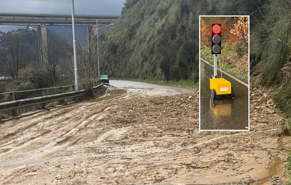 Cosenza, il semaforo su via Romualdo Montagna "20 minuti per appena 200 metri. Quando si interviene?" 51 Frana Semaforo via Romualdo Montagna