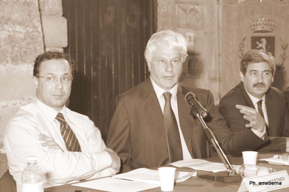 Memoria sismica e prevenzione: la Calabria riparte dai banchi di scuola. Kostner: "Informare è fondamentale" 53 Francesco Kostner, Enzo Boschi e Giuseppe Soluri