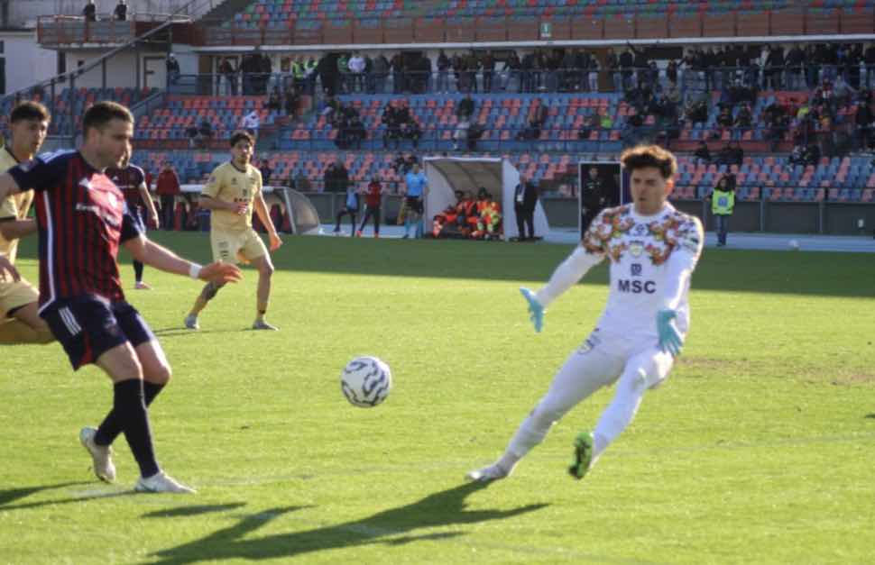 Il Cosenza vince contro il Sorrento, ma che partita pazza: è successo di tutto 53 Beretta Cosenza