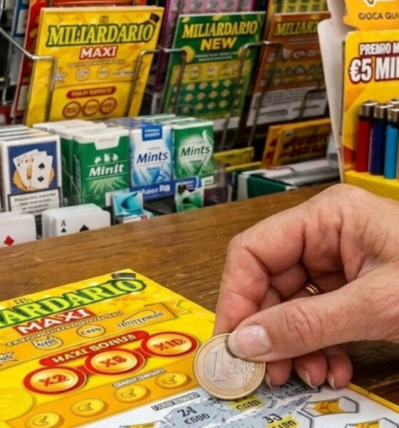 Unisce 2 Gratta e Vinci con il nastro adesivo per incassare 10 milioni: 50enne cosentino a processo 56 Gratta e Vinci Miliardario Maxi