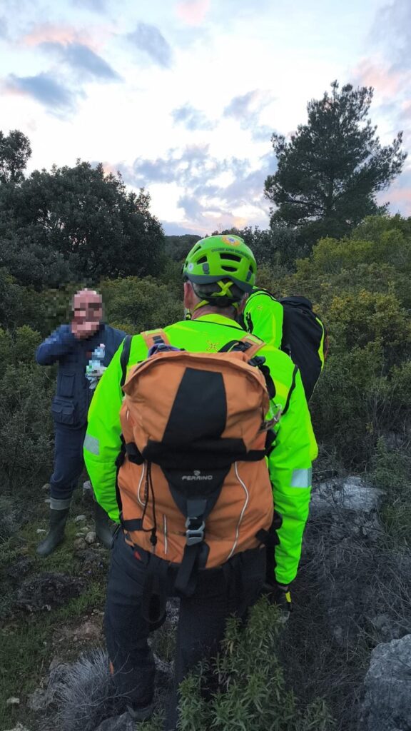 Esce per cercare asparagi e scompare nel bosco: salvato un 72enne nel Cosentino 52 salvato anziano a Francavilla
