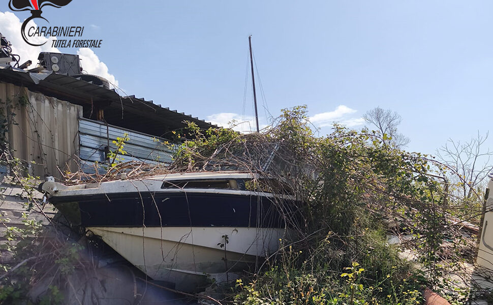 Sequestrata area di rimessaggio barche Imbarcazione Carabinieri