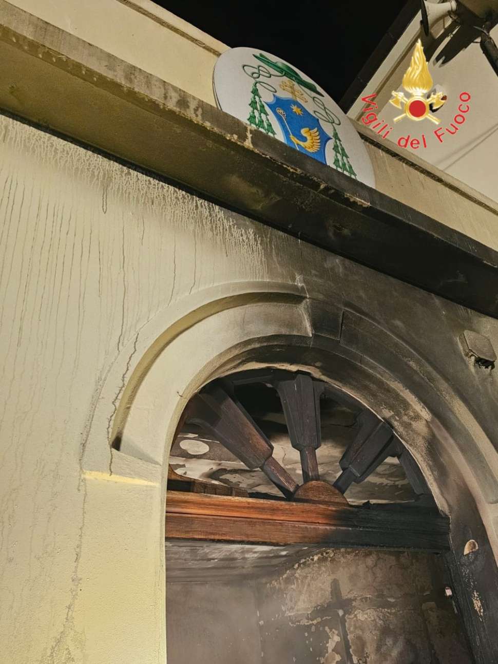 Incendio al Santuario Madonna delle Grazie: intervento dei Vigili del Fuoco, danni contenuti 52 Incendio santuario madonne delle grazie 02