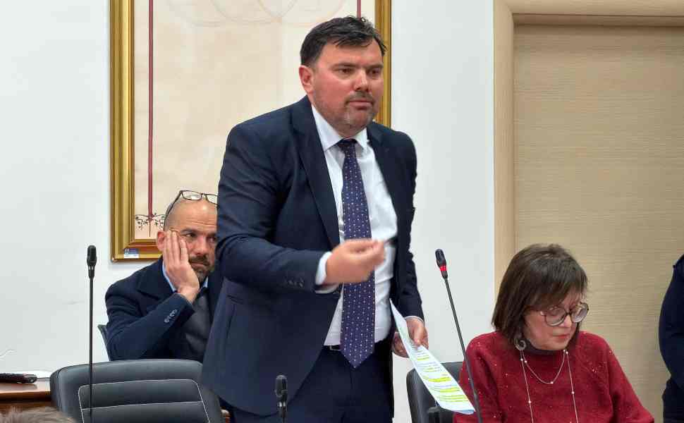 San Giovanni in Fiore, stabilizzati 18 tirocinanti. Ambrogio: «Risposta contro precarietà e spopolamento» 52 Marco Ambrogio in consiglio comunale
