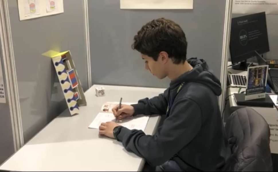 Matteo Piccolo del liceo Scorza trionfa a Milano, tra i migliori giovani scienziati d’Italia 52 Matteo Piccolo - liceo Scorza 02