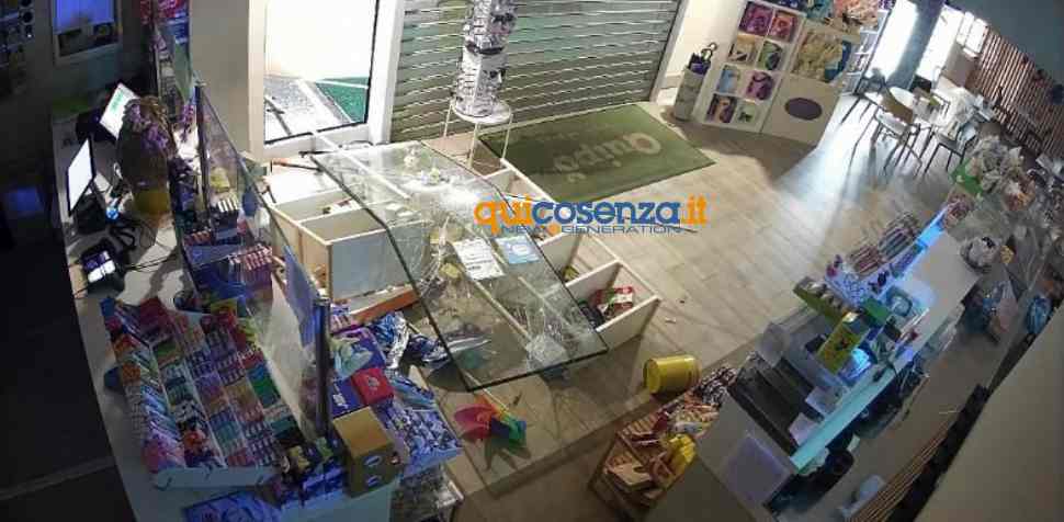 Furto con spaccata a Mendicino, preso di mira un bar in contrada Pasquali 53 Mendicino_furto_bar