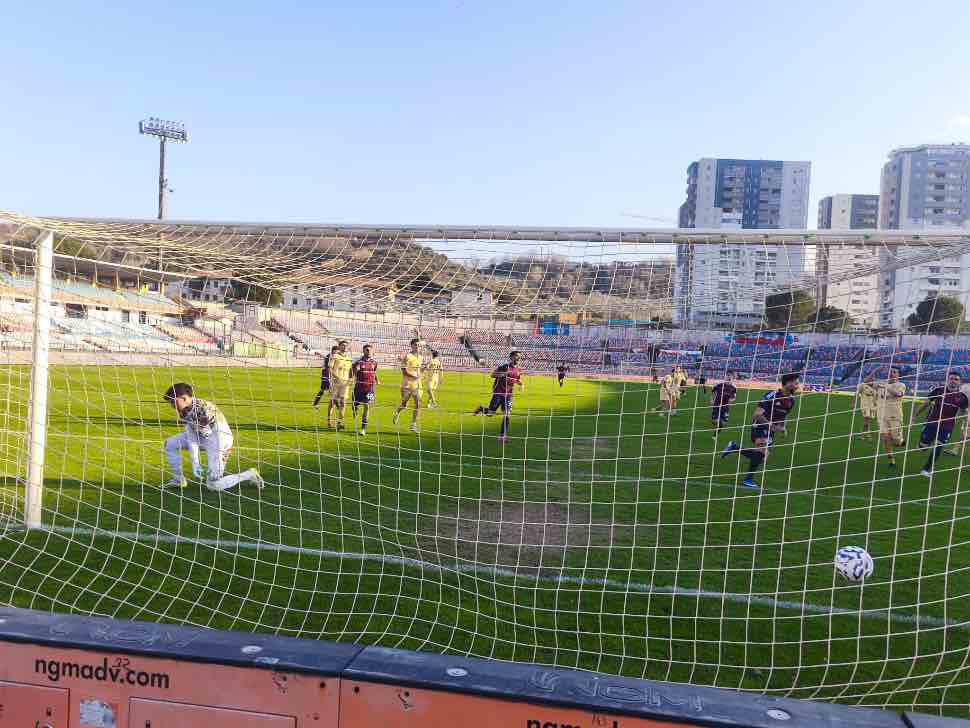Il Cosenza vince contro il Sorrento, ma che partita pazza: è successo di tutto 54 Emmausso Cosenza