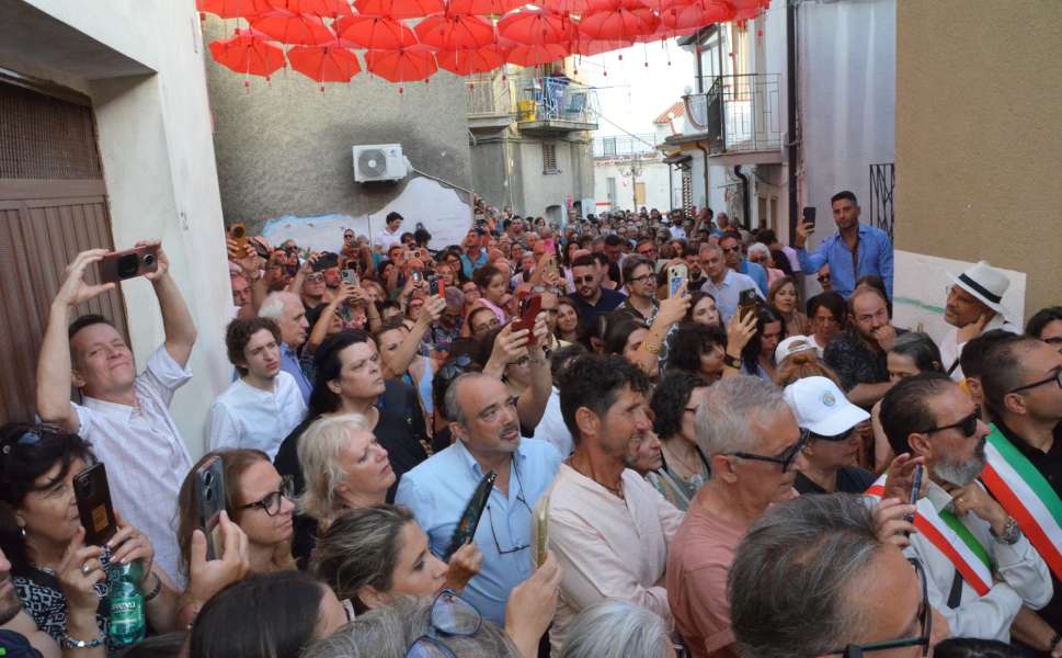 Montegiordano poesia, processione laica