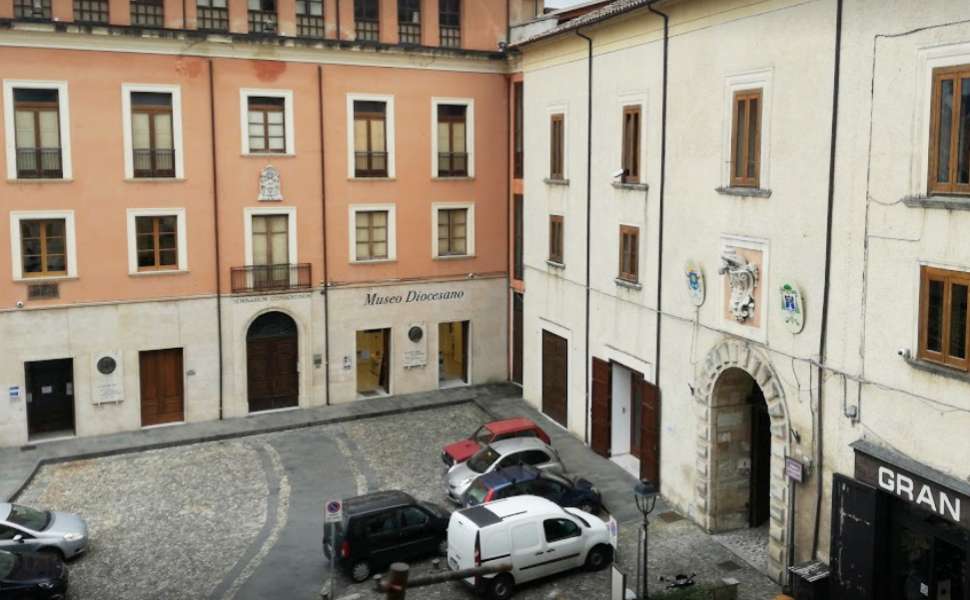 Palazzo arcivescovile cosenza - finanza etica guerra 01