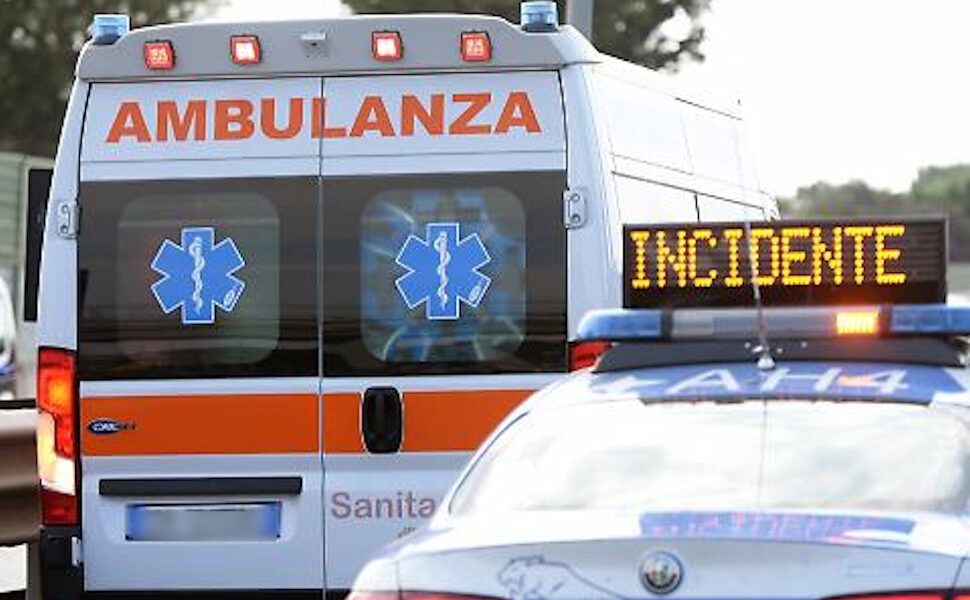 Polizia e ambulanza soccorso incidenti