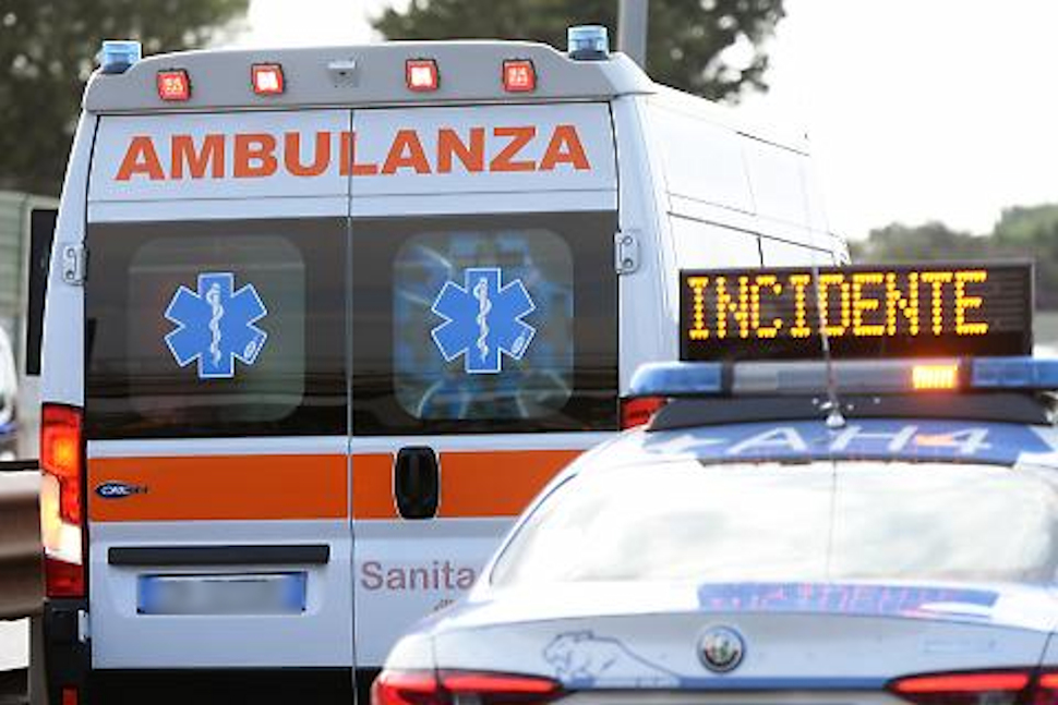 Polizia e ambulanza soccorso incidenti