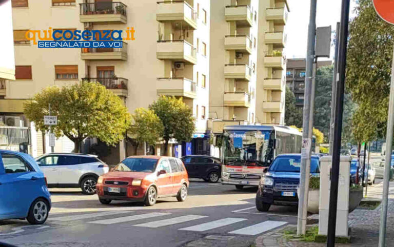 Rende via Kennedy traffico pendolari Bus 01